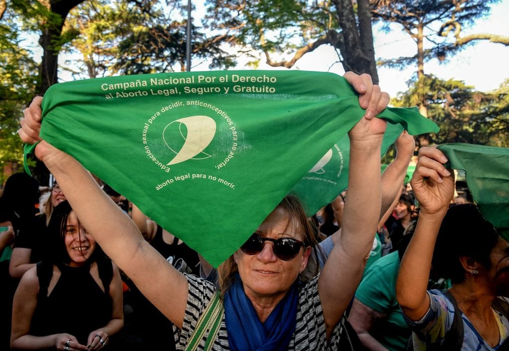 Se realizó un pañuelazo a favor del aborto legal en la Quinta de Olivos