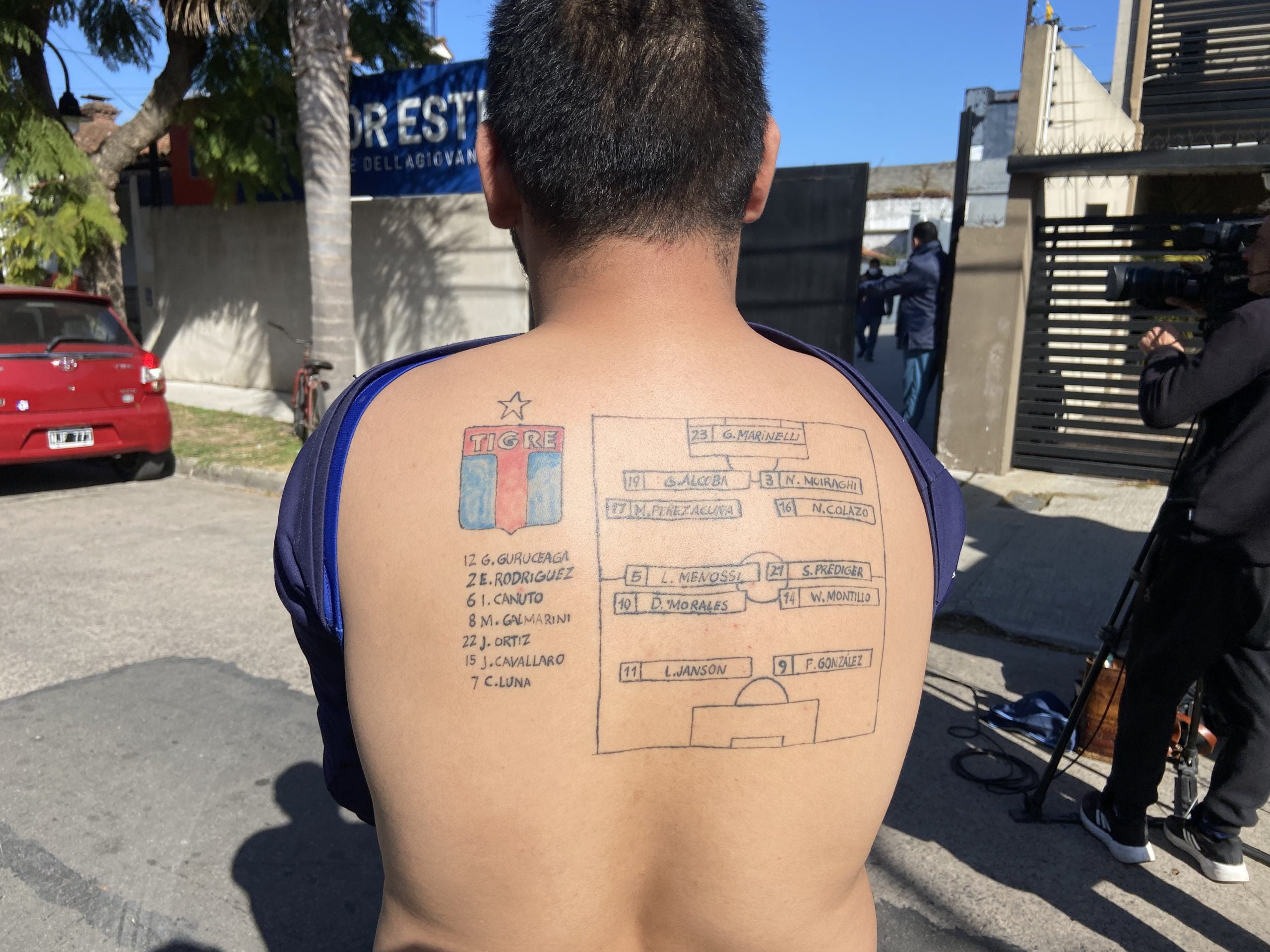 Fanático hasta la piel: el tatuaje del hincha de Tigre en el entrenamiento  antes de la final con Boca | Que Pasa Web